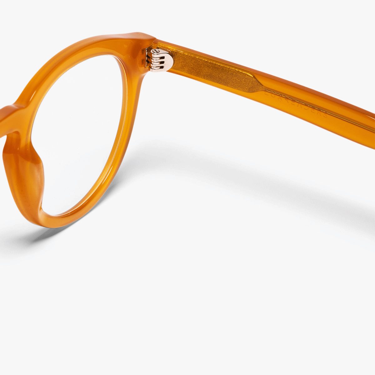 Luxreaders stylish Men's Gråsten Crystal Honey Reading glasses. Made from Bio-acetate in a Round shape.