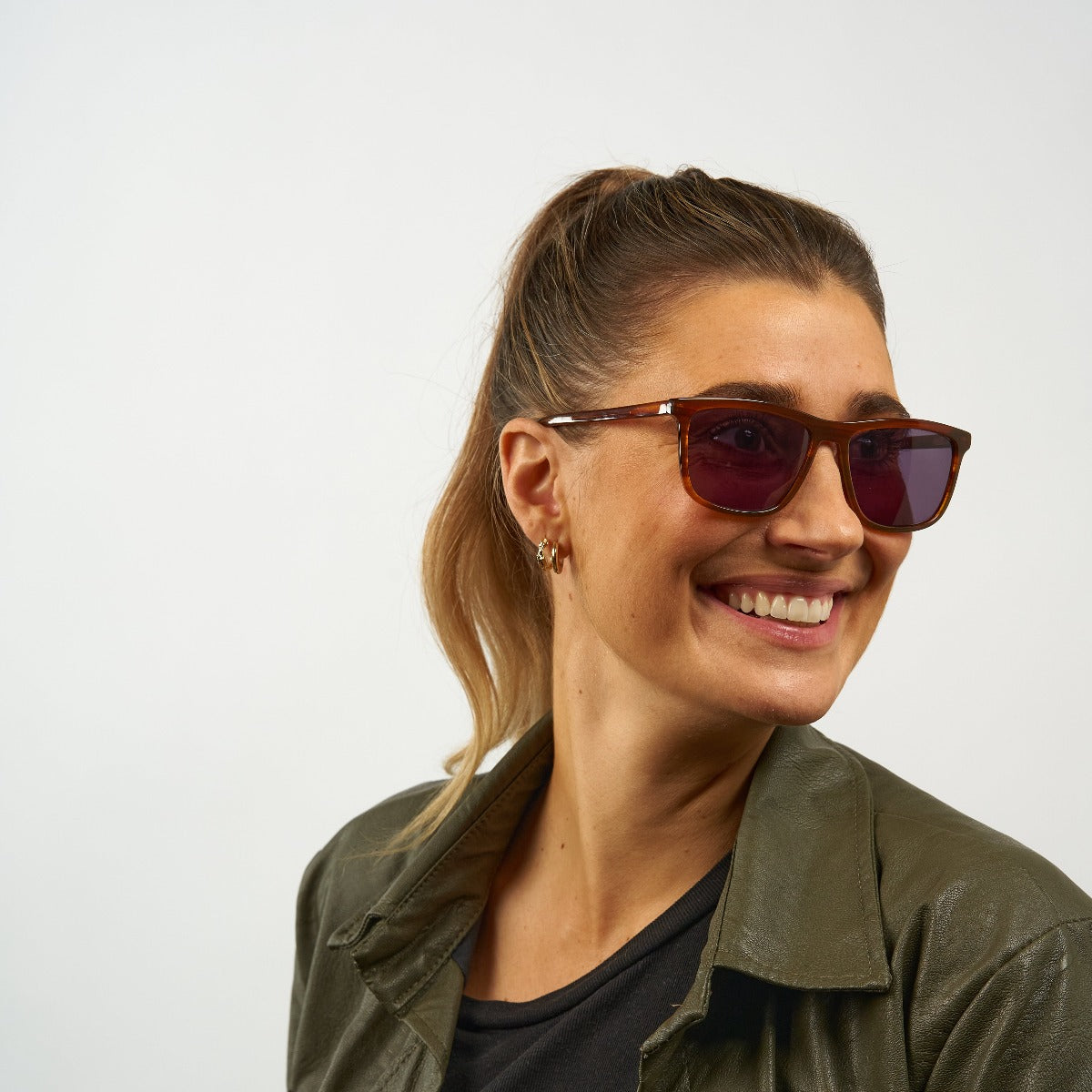 Luxreaders stylish Oslo Shiny Walnut Sunglasses. Made from Acetate in a Square shape.