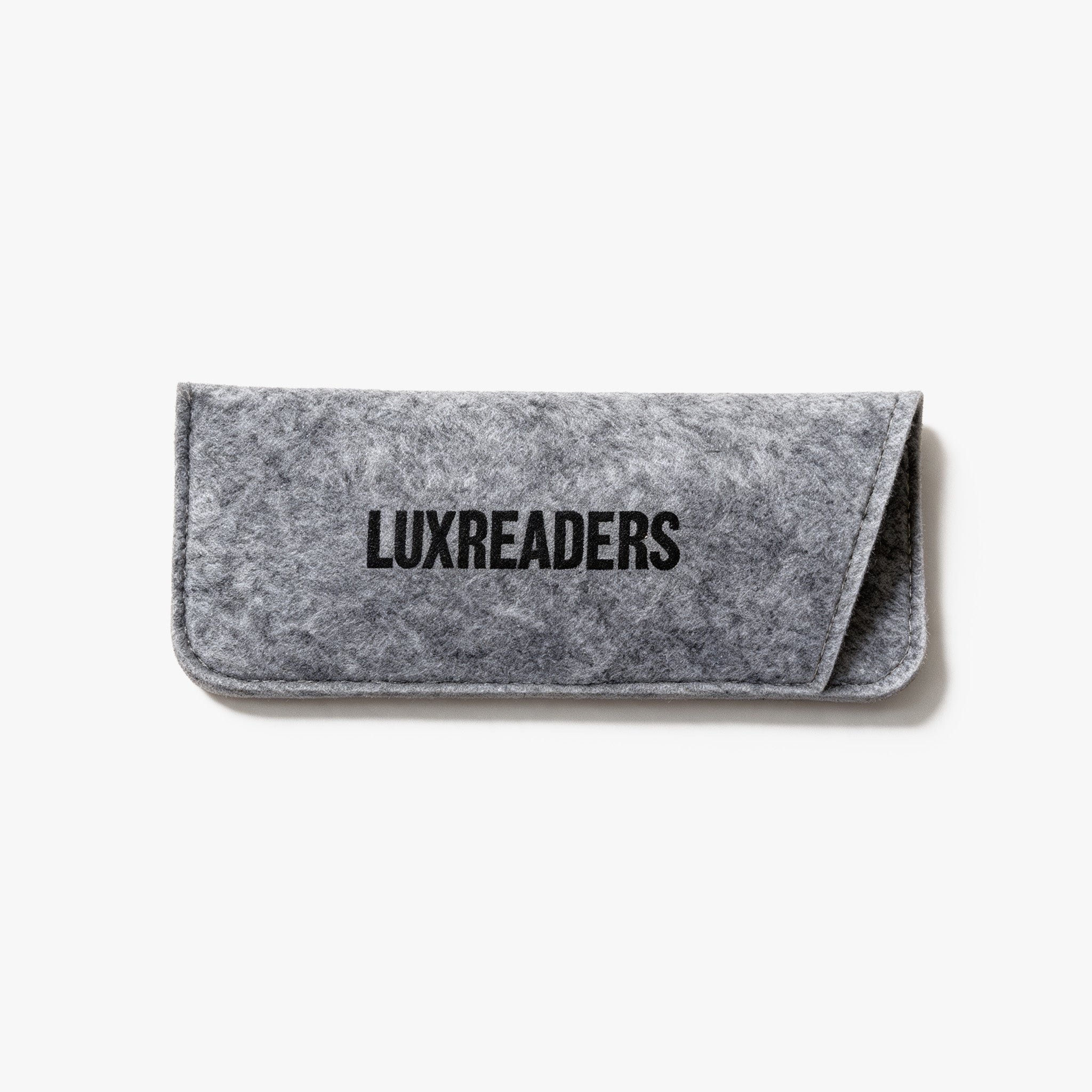 Alle vores læsebriller hos Luxreaders leveres med dette filtetui af høj kvalitet, helt gratis