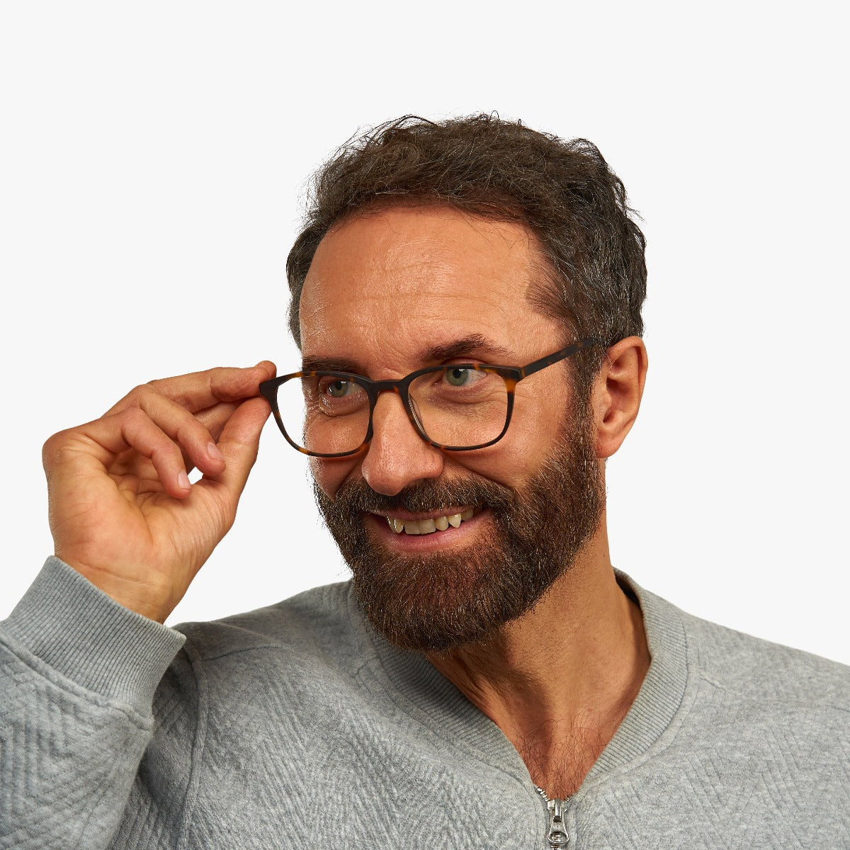 mens-fyn-turtle_blue-light-glasses_male-model-1.jpg?v=1771424007&width=1200