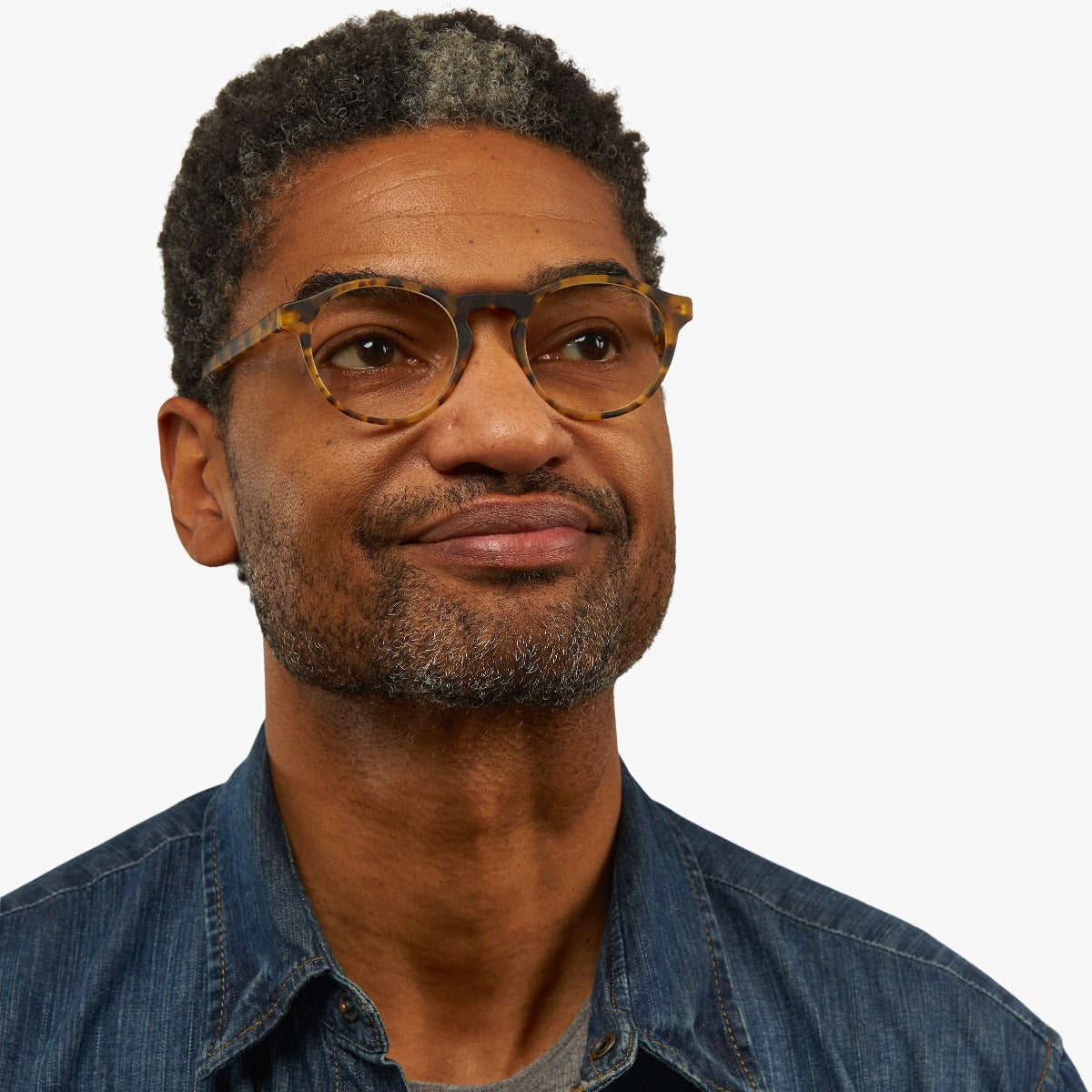 mens-trondheim-light-turtle_blue-light-glasses_male-model-1.jpg?v=1771424593&width=1200